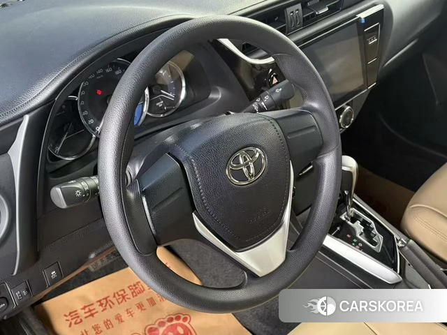 Toyota Corolla 2019 Серебристо-серый из Китая