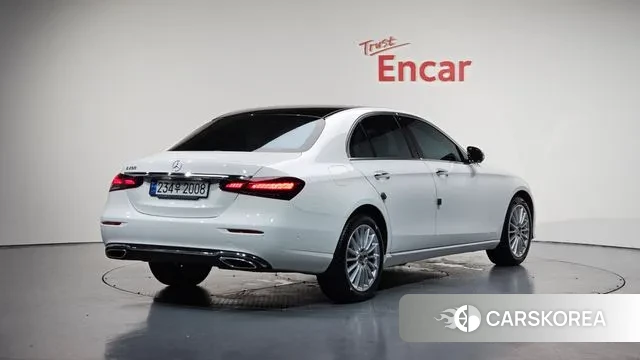 Mercedes-Benz E-Class W213 2022 Белый из Кореи