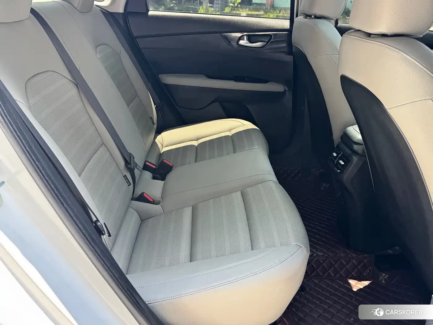 Kia K3 2023 Белый из Китая
