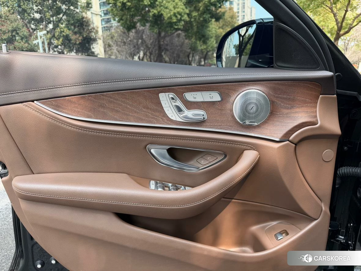 Mercedes-Benz E-class 2022 Черный из Китая
