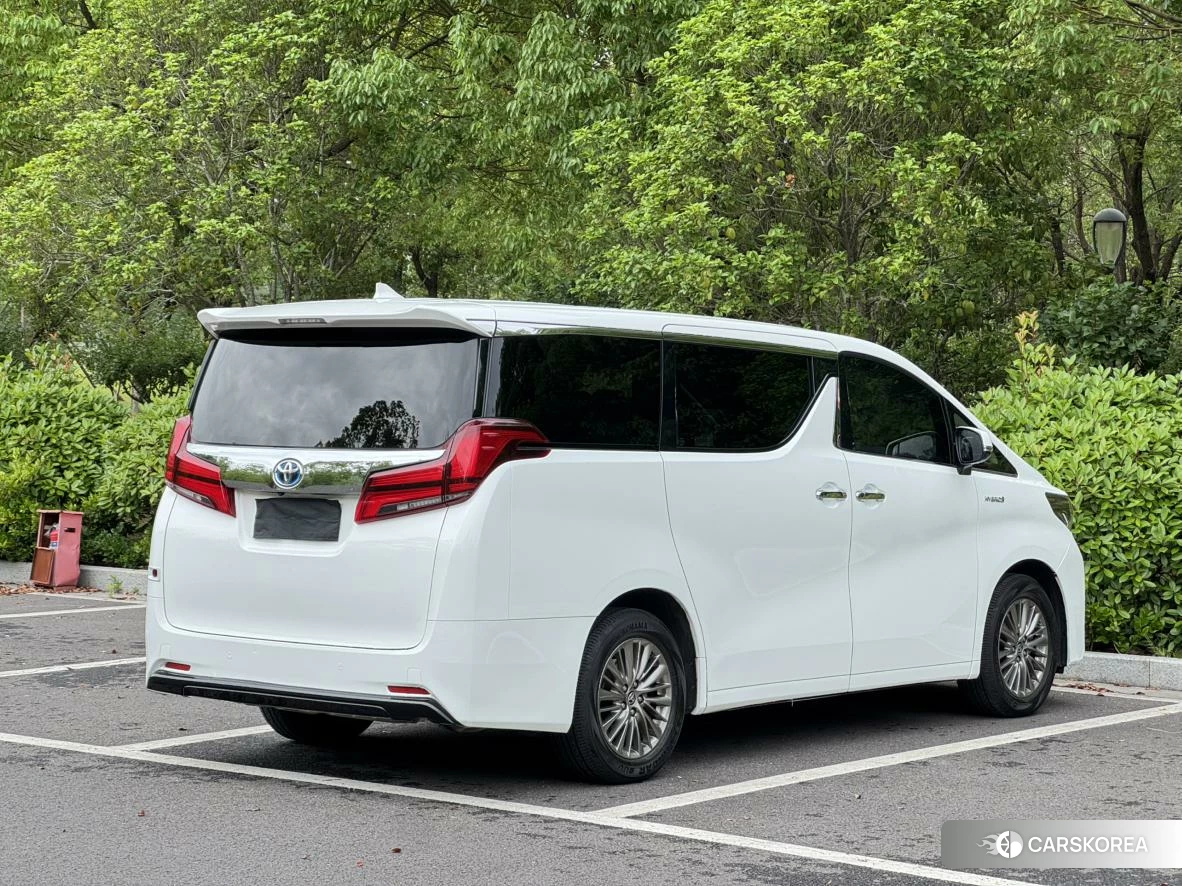 Toyota Elfa 2021 Белый из Китая
