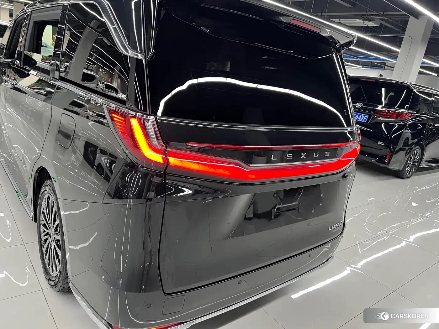 Lexus LM 2024 Черный из Китая