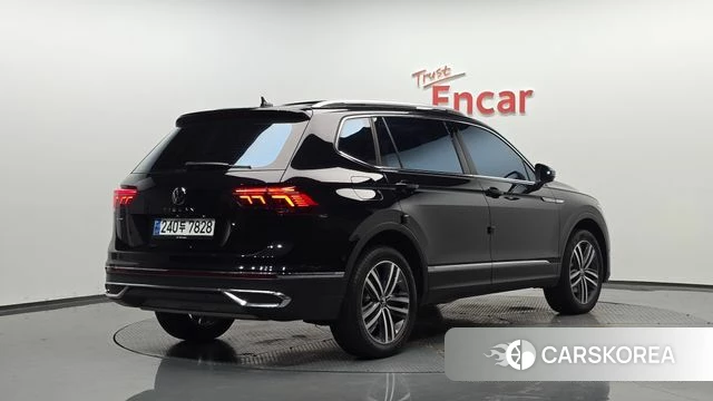 Volkswagen Tiguan Allspace 2023 Черный из Кореи