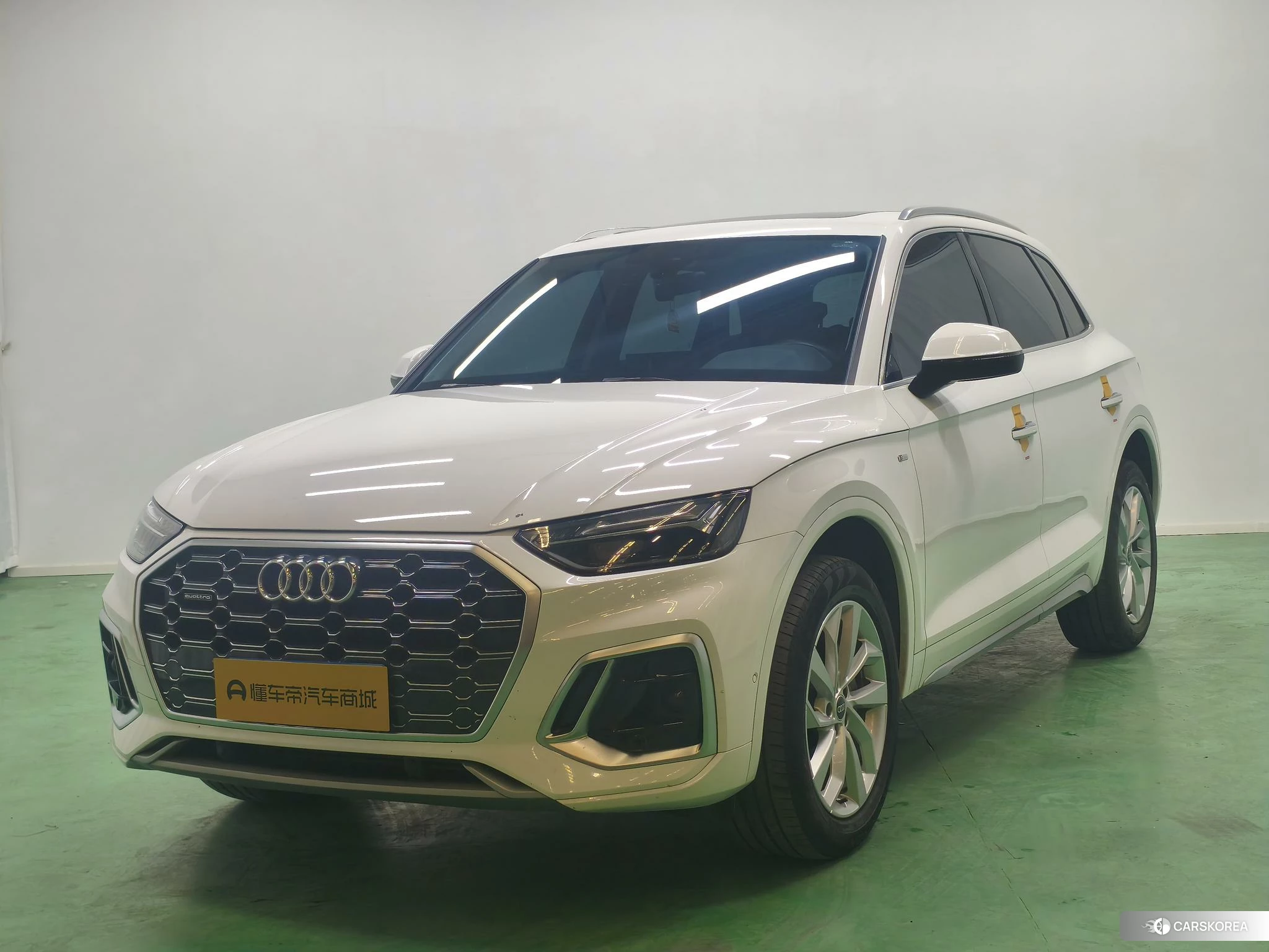 Audi Q5L 2021 Белый из Китая