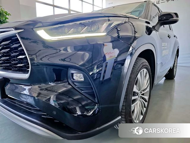 Toyota Highlander 2024 Черный из Китая