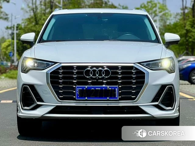 Audi Q3 2021 Белый из Китая