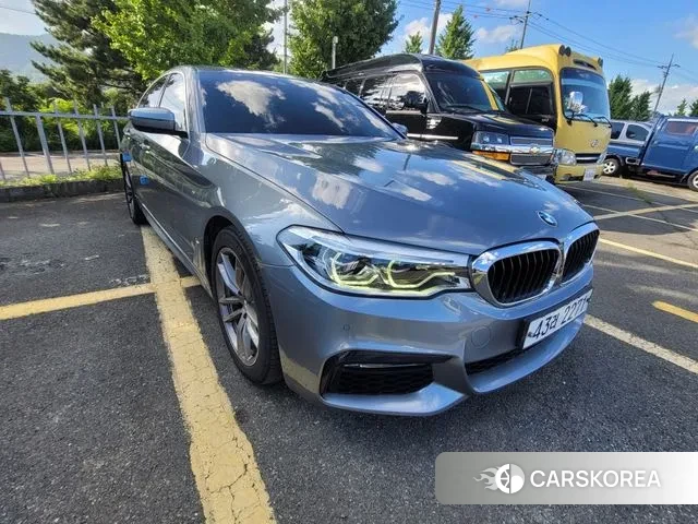 BMW 5 Series (G30) 2018 Небесно-голубой из Кореи