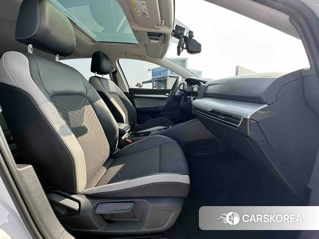 Volkswagen Golf 2022 Белый из Китая