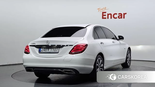 Mercedes-Benz C-Class W205 2018 Белый из Кореи