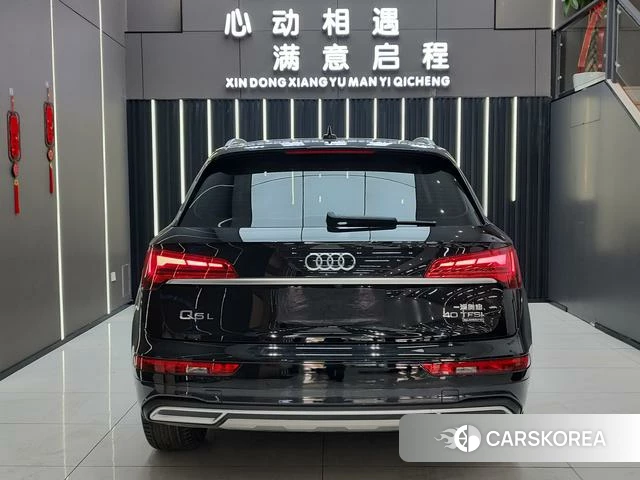 Audi Q5L 2021 Черный из Китая