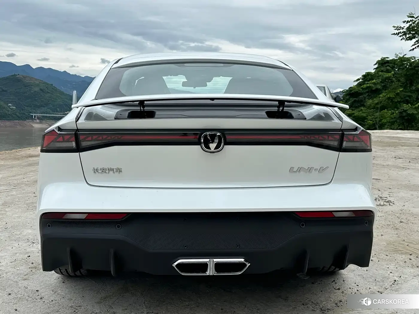 Chang'an UNI-V Smart iDD 2026 Белый из Китая