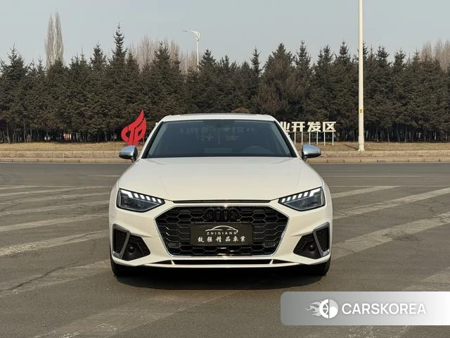 Audi A4L 2021 Белый из Китая