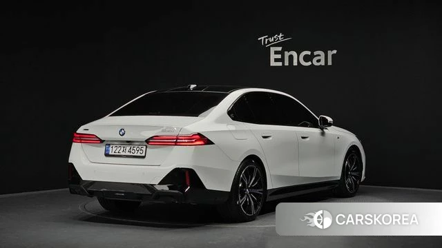 BMW 5 Series (G60) 2024 Белый из Кореи