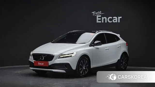Volvo V40 Cross-Country 2019 Белый из Кореи