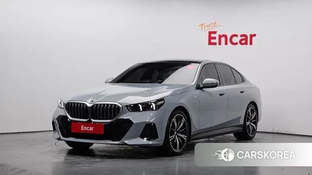 BMW 5 Series (G60) 2024 Цвет галактики из Кореи