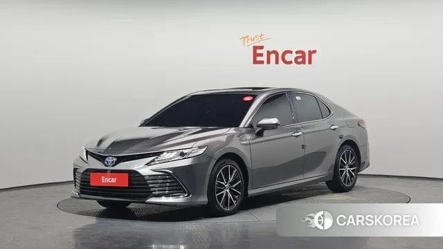 Toyota Camry (XV70) 2023 Серебристо-серый из Кореи