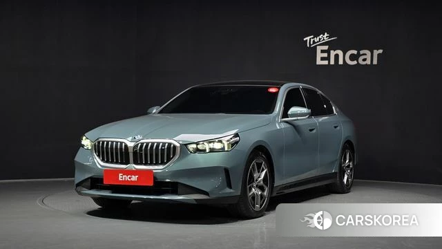 BMW 5 Series (G60) 2024 Серебристо-серый из Кореи