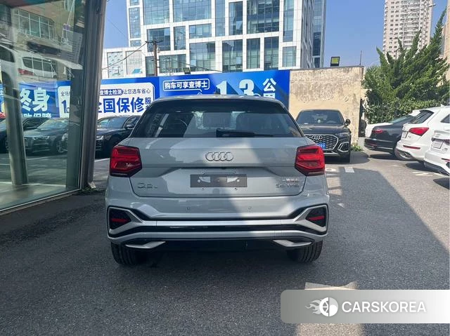 Audi Q2L 2025 Темно-серый из Китая