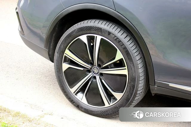 BYD Tang Yi 2023 Темно-серый из Китая
