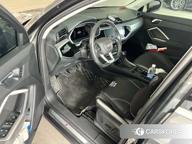 Audi Q3 2023 Темно-серый из Китая
