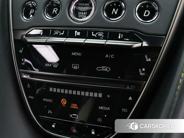 Aston Martin DB11 2022 Белый из Китая