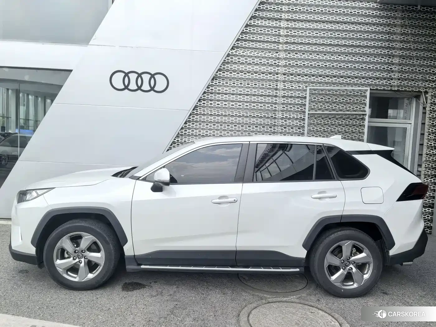 Toyota RAV4 2021 Белый из Китая