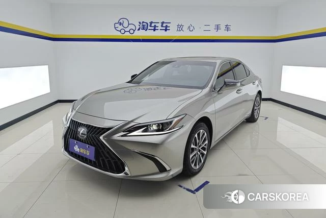 Lexus ES 2023 Темно-серый из Китая