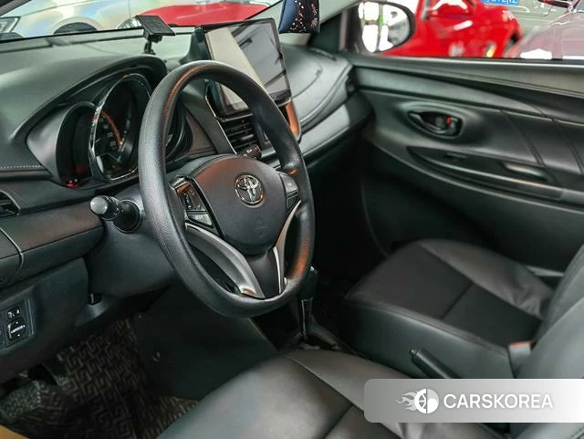 Toyota YARIS L Zhixuan 2022 Белый из Китая