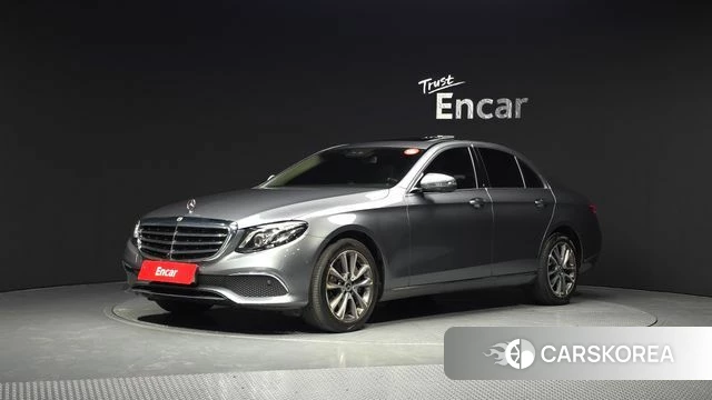 Mercedes-Benz E-Class W213 2018 Серебристо-серый из Кореи