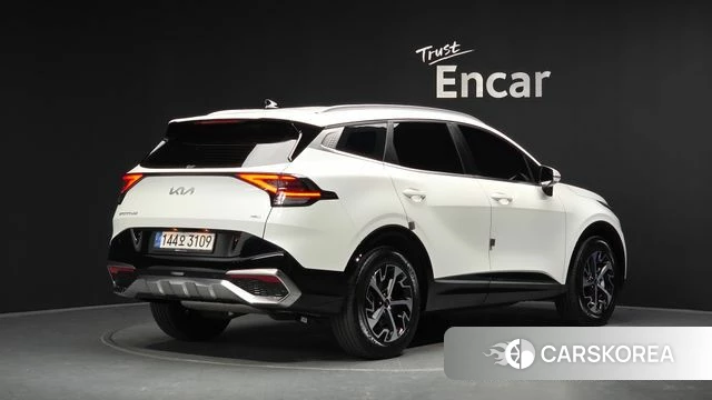 Kia Sportage 5th Generation Hybrid 2023 Белый из Кореи