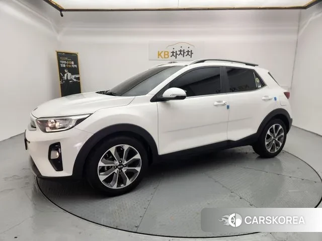 Kia Stonic 2019 Белый из Кореи