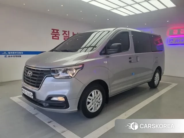 Hyundai The New Grand Starex 2018 Серебристо-серый из Кореи