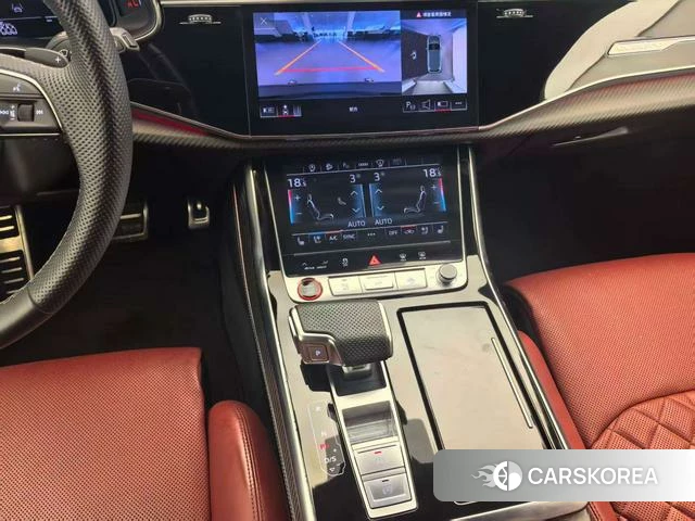 Audi SQ7 2024 Серебристо-серый из Китая