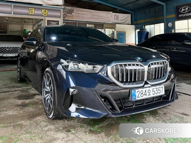 BMW 5 Series (G60) 2025 Черный из Кореи