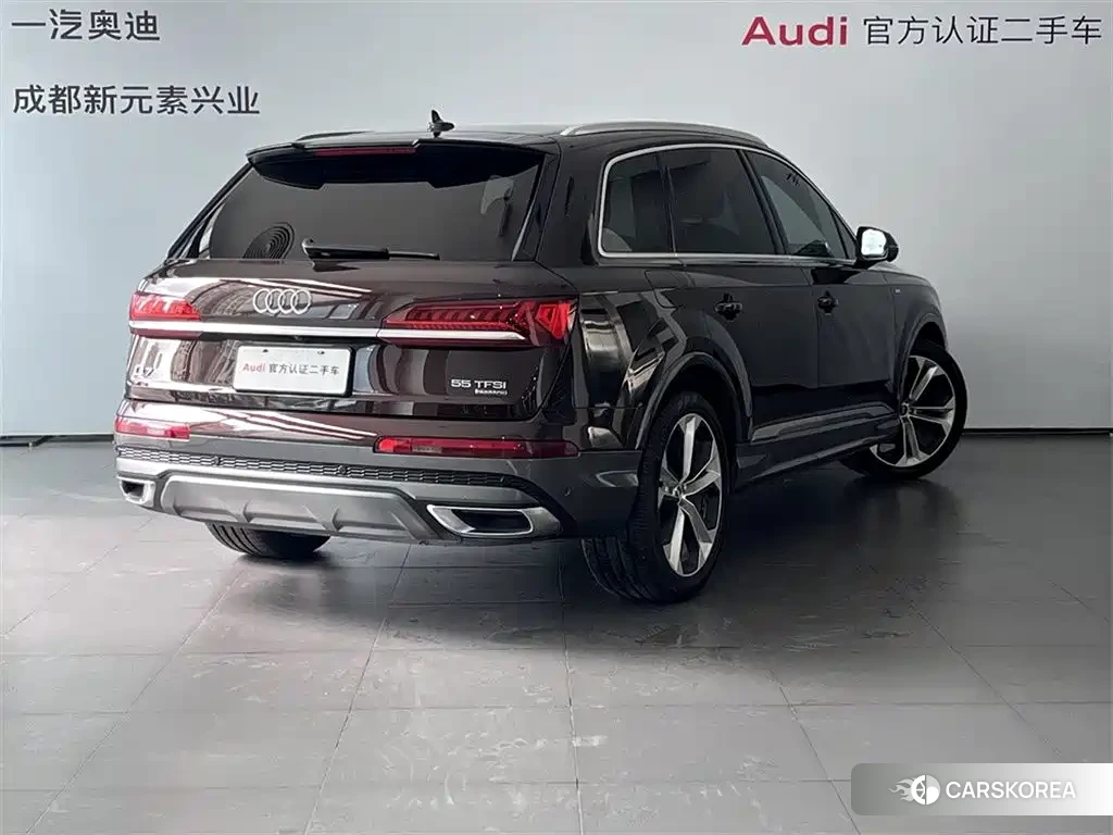 Audi Q7 2023 Champagne/brown из Китая