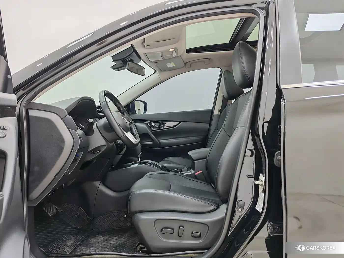 Nissan Qijun 2023 Черный из Китая, фото 2