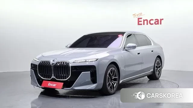 BMW 7 Series (G70) 2025 Серебристо-серый из Кореи