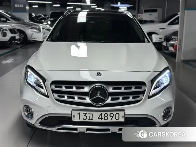 Mercedes-Benz GLA-Class X156 2018 Белый из Кореи
