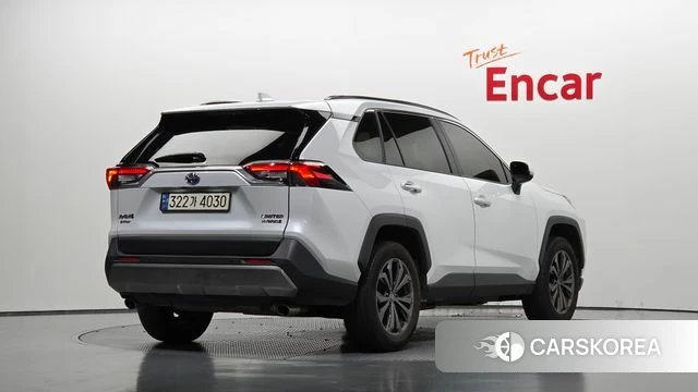Toyota RAV4 5th Generation 2023 Белый из Кореи