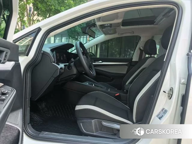 Volkswagen Golf 2023 Белый из Китая