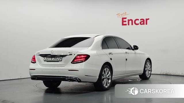 Mercedes-Benz E-Class W213 2020 Белый из Кореи