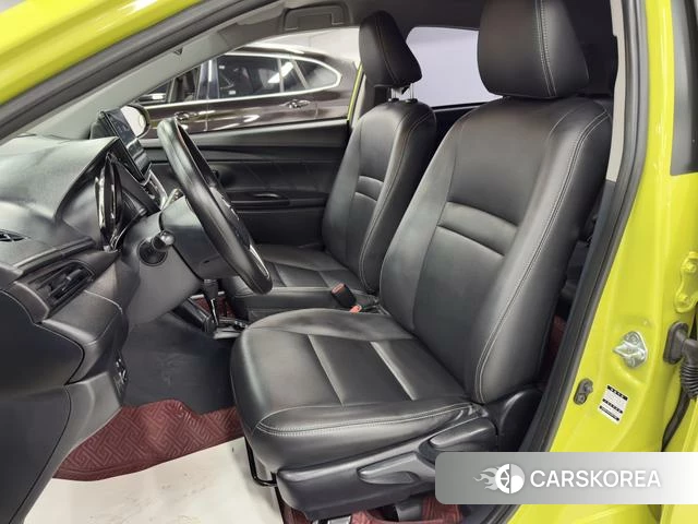 Toyota YARIS L Zhixuan 2023 Желтый из Китая