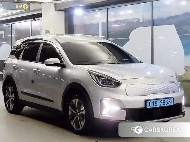 Kia Niro Plus 2022 Серебристо-серый из Кореи