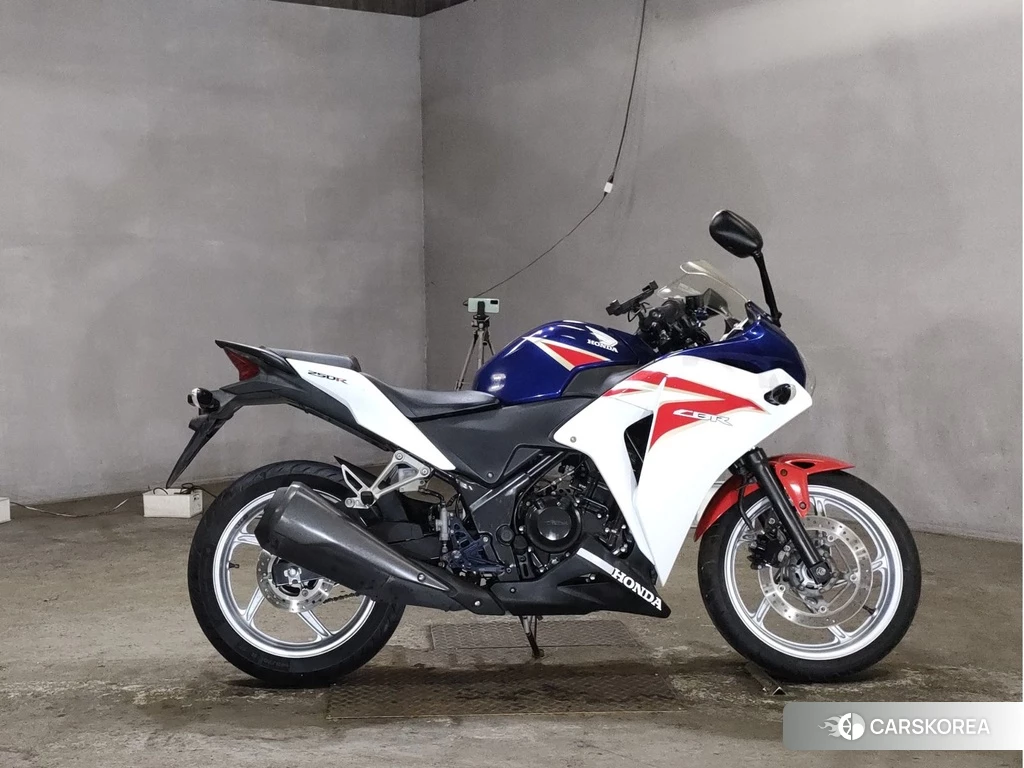 Проданный Honda CBR250R 2011 из Японии, фото 2