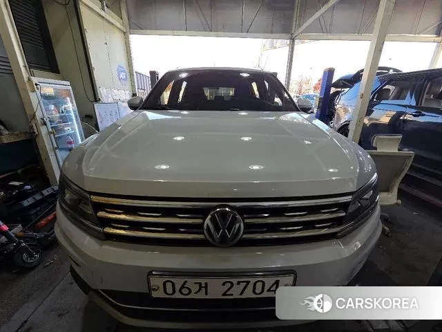 Volkswagen Tiguan Allspace 2018 Белый из Кореи