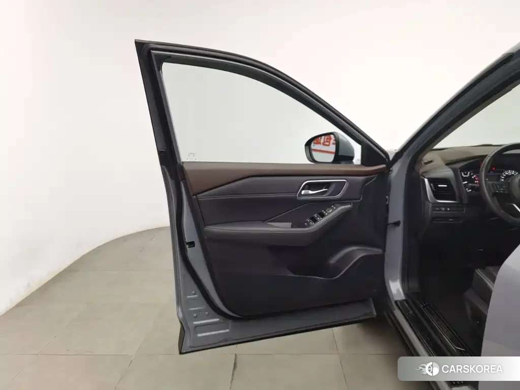 Nissan Qijun 2022 Silver/gray из Китая