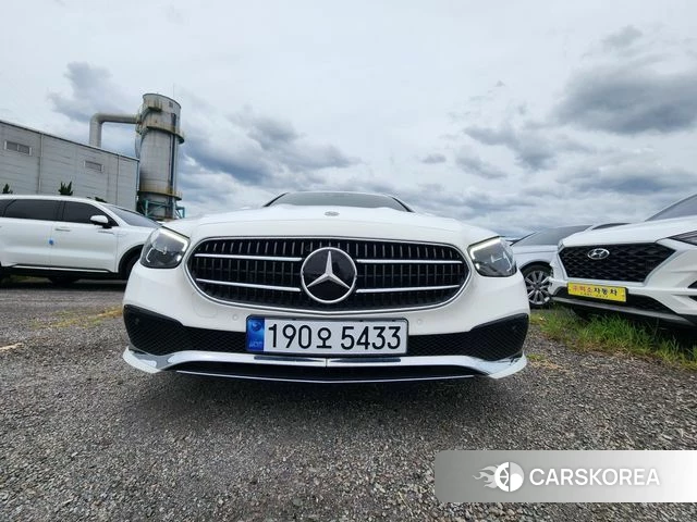 Mercedes-Benz E-Class W213 2021 Белый из Кореи