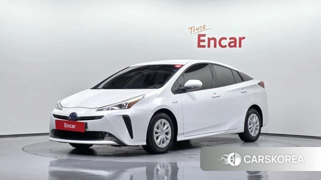 Toyota Prius 4th Generation 2021 Белый из Кореи