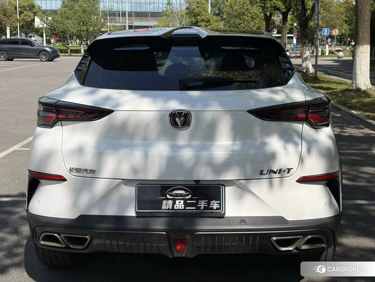 Chang'an UNI-T 2020 Белый из Китая