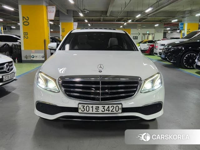 Mercedes-Benz E-Class W213 2020 Белый из Кореи